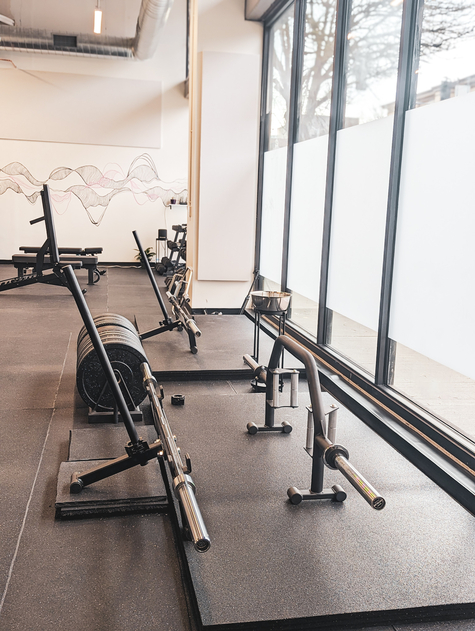 deadlift platforms are available to safely teach strength training fundamentals to beginners
